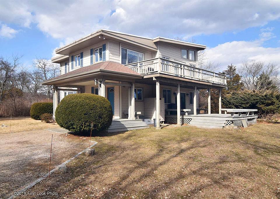 CHARLESTOWN – RIZZO -250 North Niantic Dr. – 4 bedrooms, 2 baths – sleeps 10 (Not available)